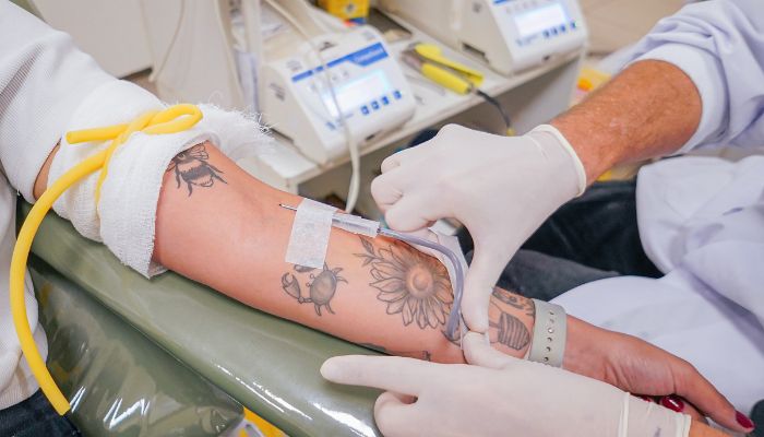 Com queda nos estoques, Hemepar convoca doadores de sangue tipos O+ e O-